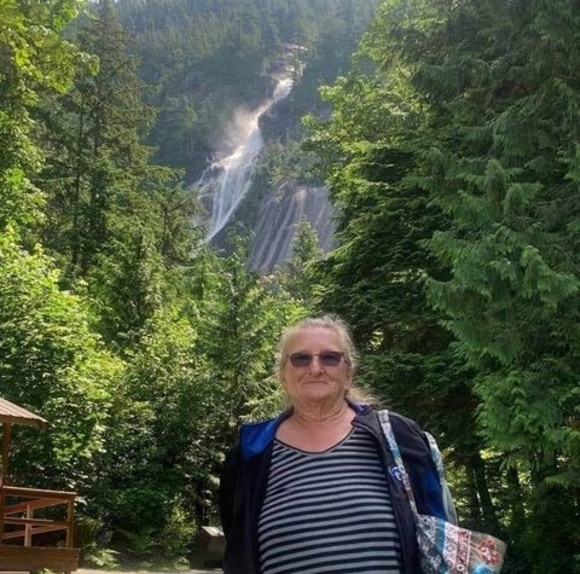 Meet your Posher, Louise - Picture 1 of 1